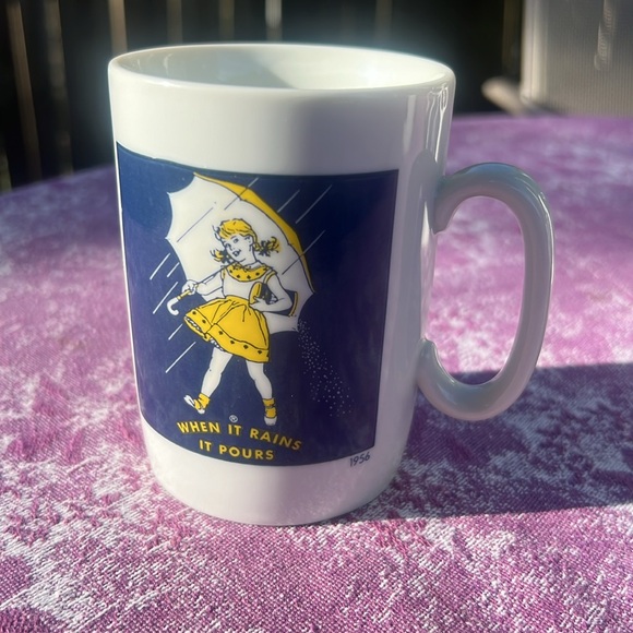 Vintage Morton Salt Mugs 1914 1921 1956 and 1968 - When It Rains It Pours - Picture 4 of 7